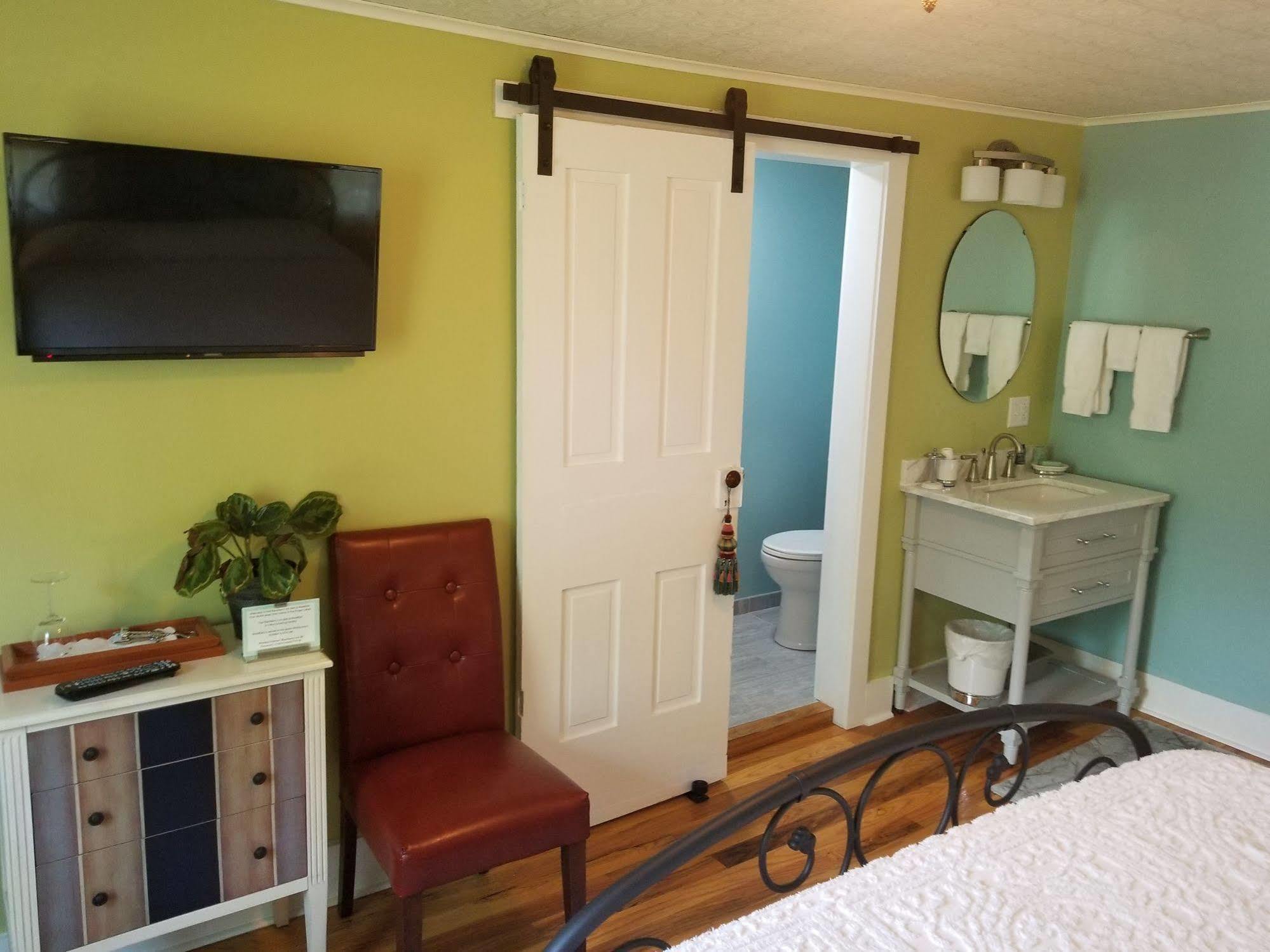ווטקינס גלן The Blackberry Inn Bed & Breakfast מראה חיצוני תמונה
