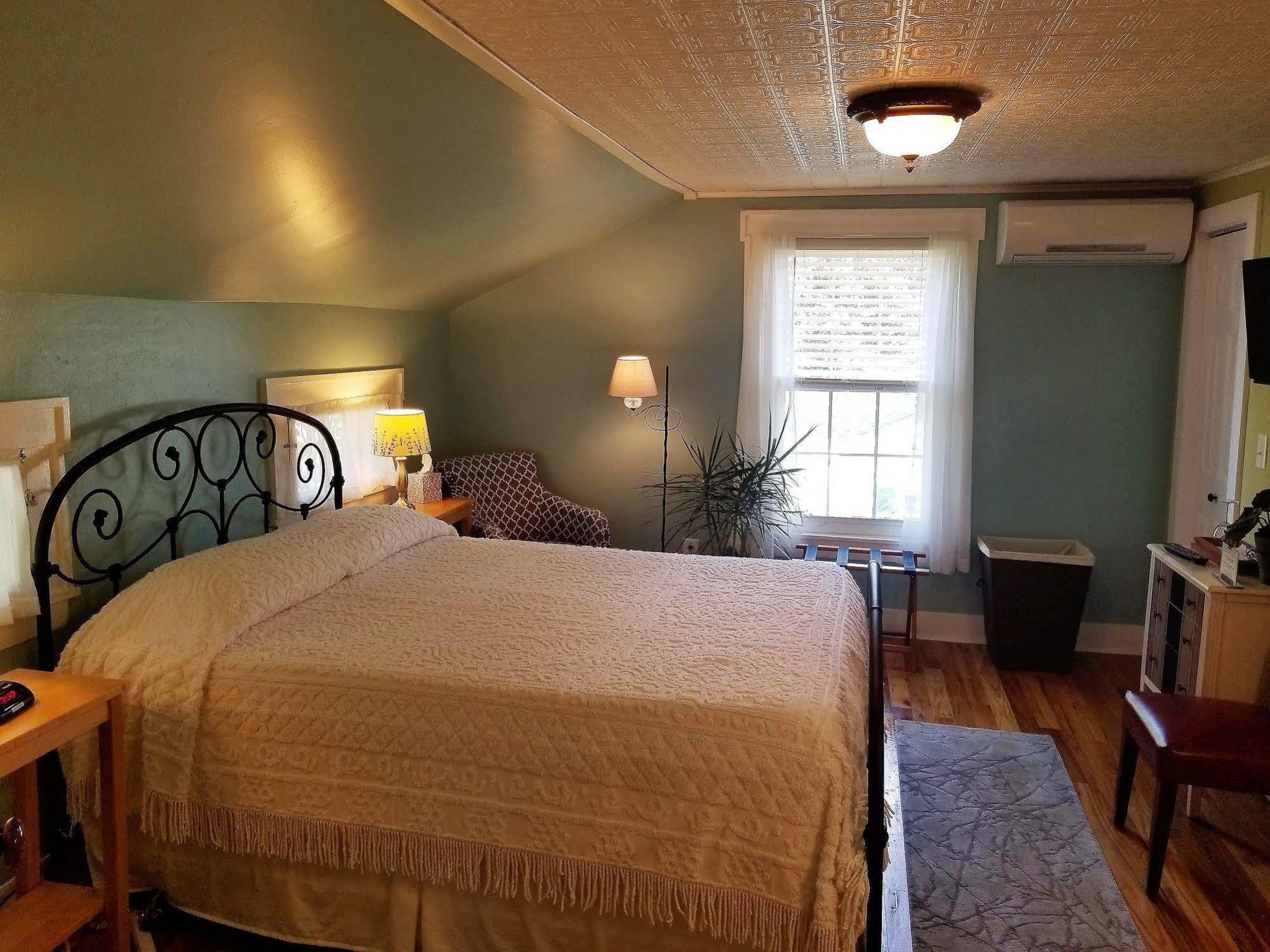 ווטקינס גלן The Blackberry Inn Bed & Breakfast מראה חיצוני תמונה